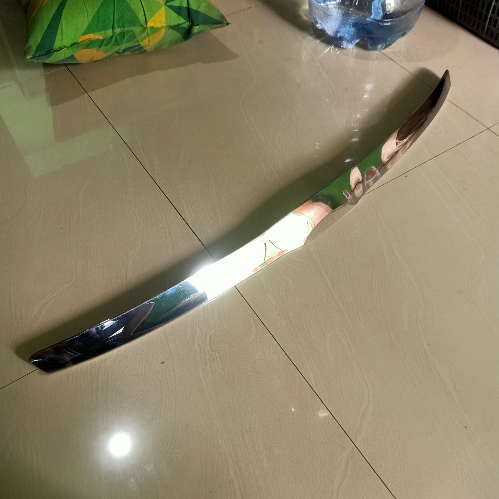 List Chrome kap mesin Depan Innova