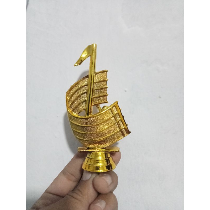 figur piala musik lagu nada