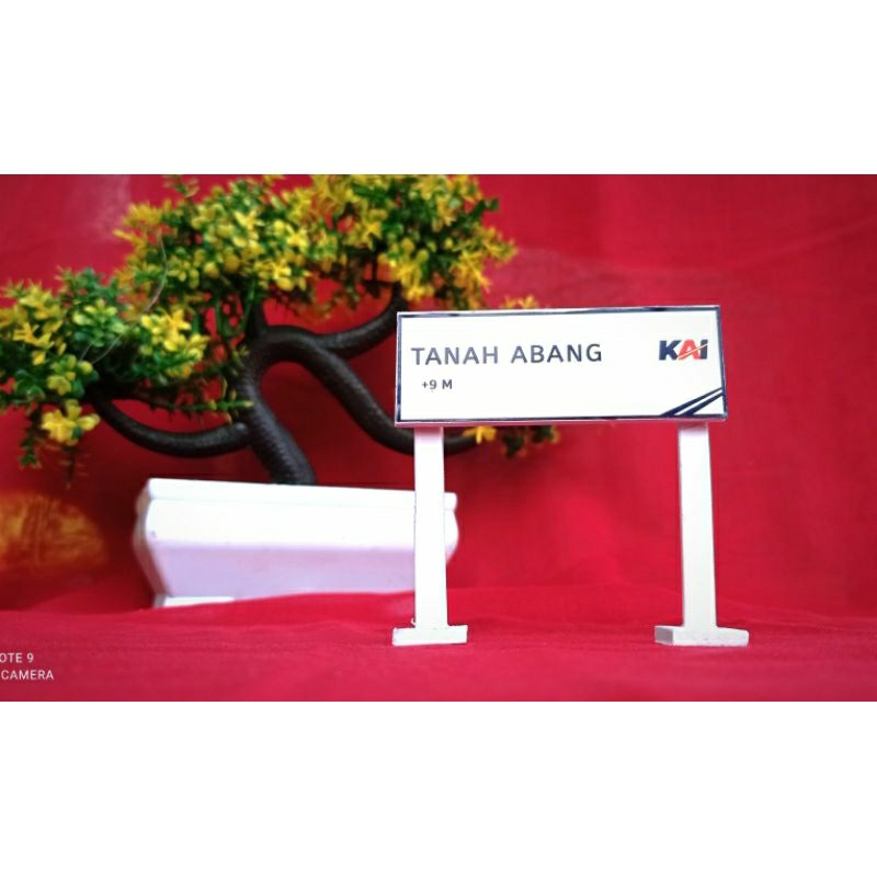 Miniatur Papan Nama Stasiun Kereta