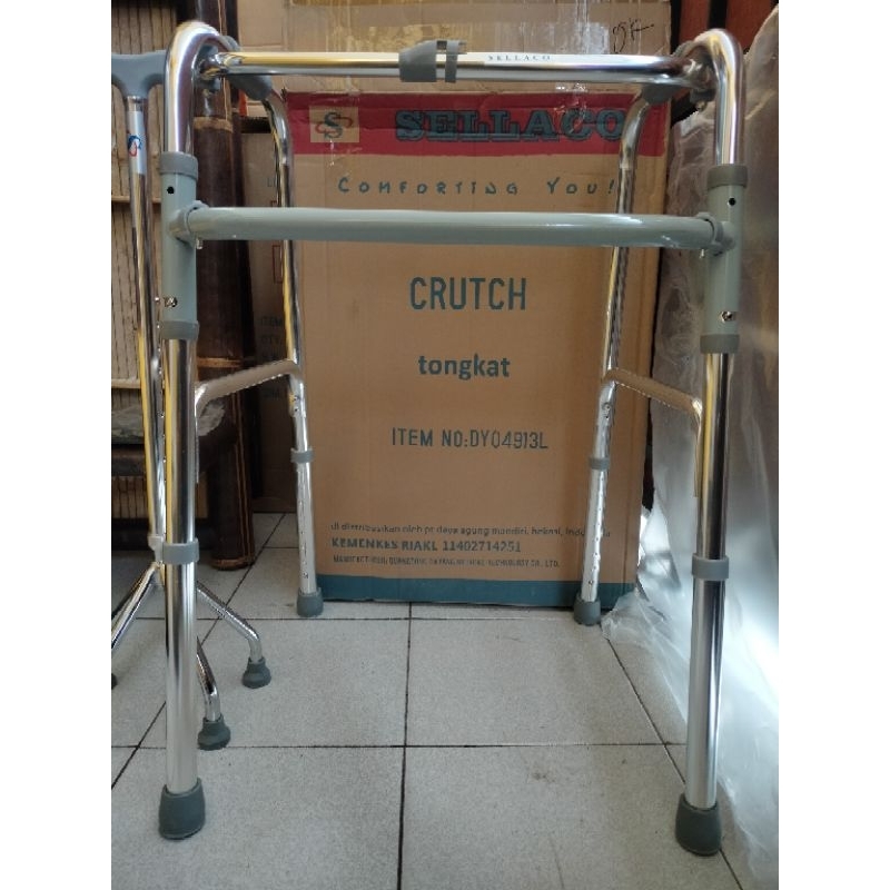 Walker Tongkat Jalan Orang Tua Lansia Standard Sellaco digunakan untuk fisioterapi -Walker Alat