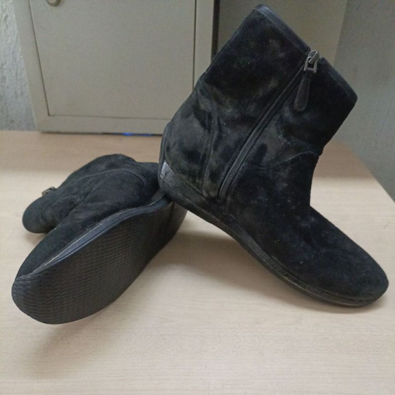 Preloved Sepatu boots Bally Black Boots Svkf Aleisha l Switzerland