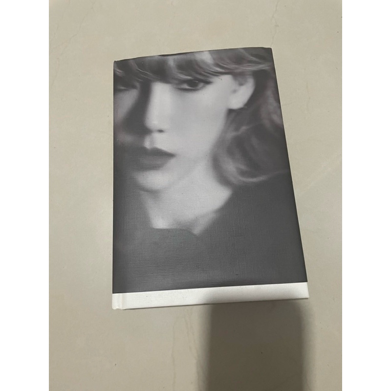 Album Taeyeon Purpose - Black