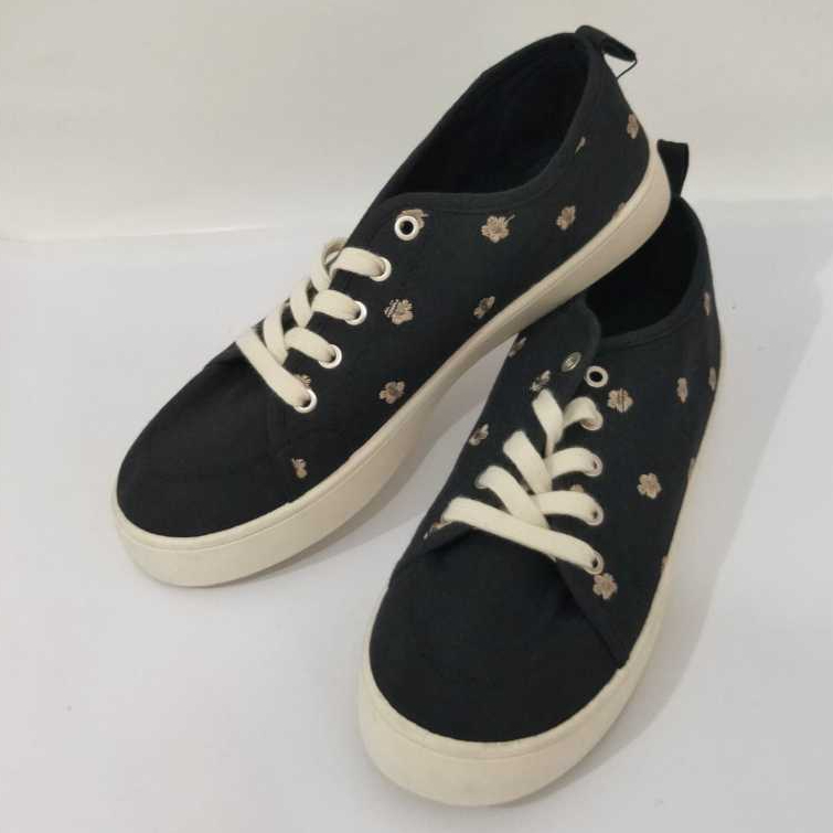Rubi Sneakers Sepatu Wanita Black Daisy Embroidery - Saylor Lace Up Size 41 New Shoes