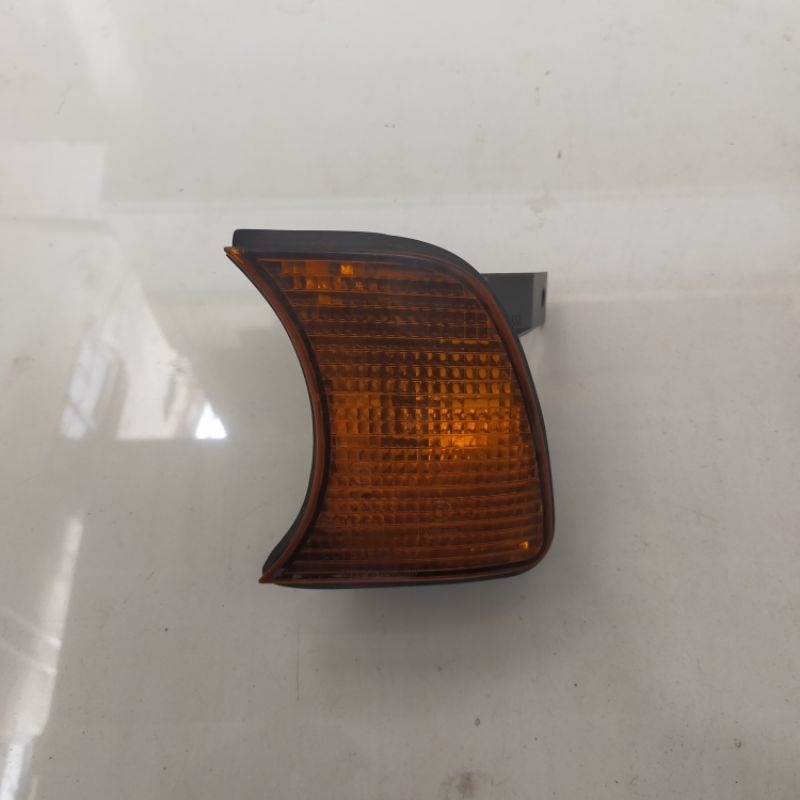lampu sein BMW E34 kiri second copotan original
