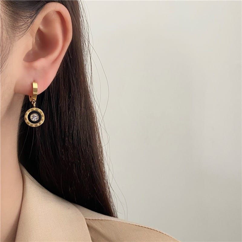 Anting Titanium Angka Romawi Hitam