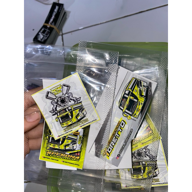 

stiker bus random / stiker bis campuran / stiker bus pilih sendiri / stiker bus artis / stiker bis terkenal / stiker basuri