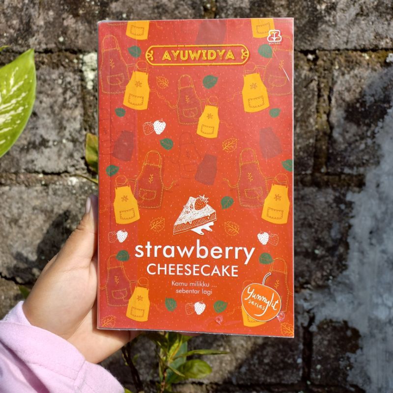Preloved Novel Strawberry Cheesecake karya Ayuwidya