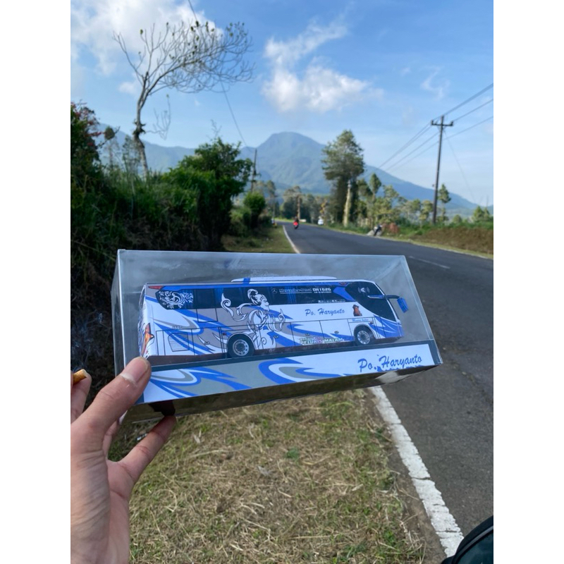 Miniatur bus po haryanto