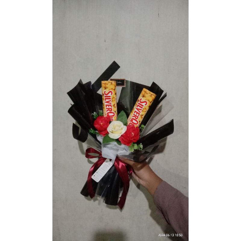 

Buket coklat silver queen 58gr