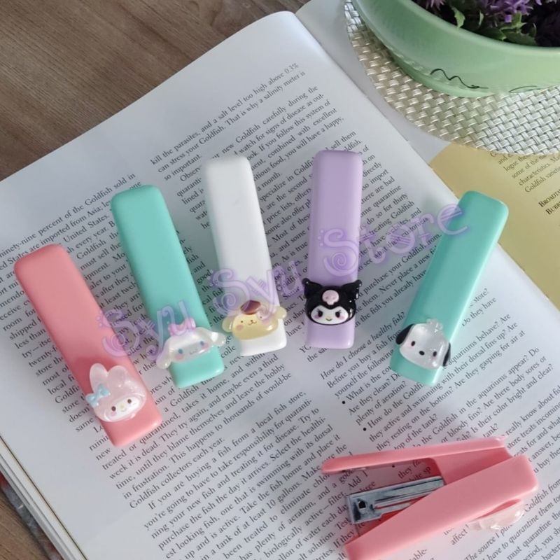 

Stapler Staples Hekter Jekrekan Kuromi Cinnamoroll My Melody Pompompurin Pochacco GLOSSY