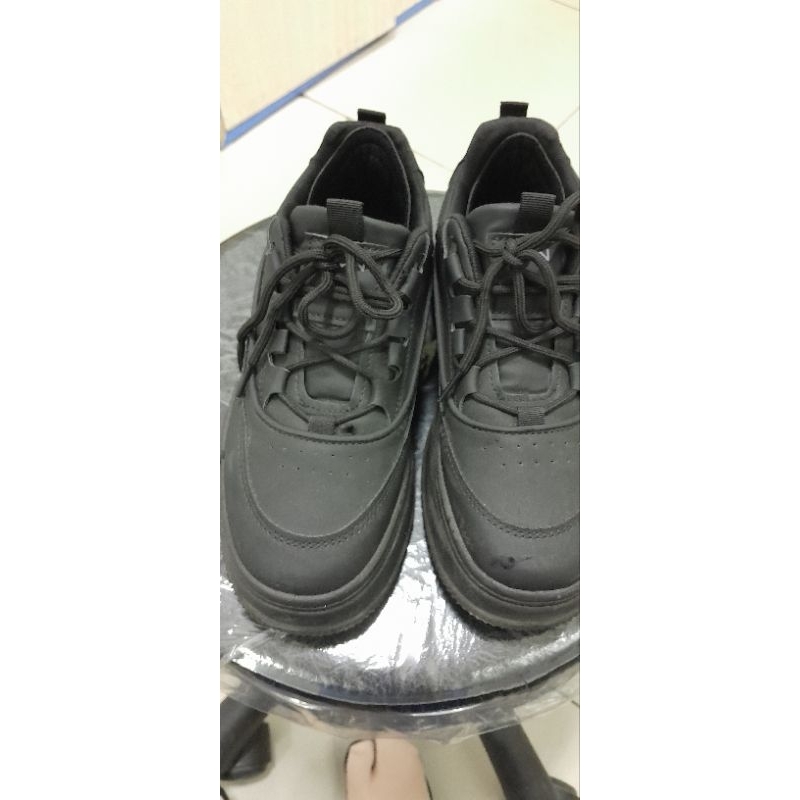 Preloved- sepatu sneaker cewek