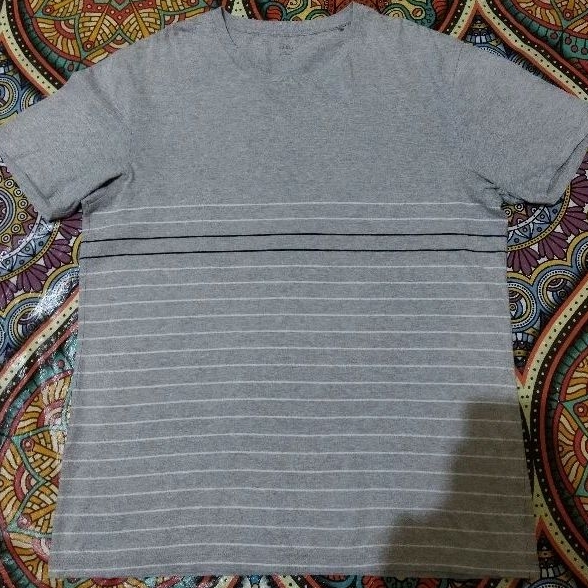 Kaos uniqlo garis