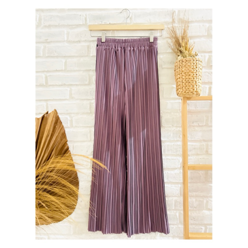 PRELOVED CELANA KULOT PLISKET LILAC