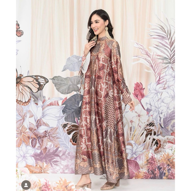 Russel Dress Wearing Klamby (booked)