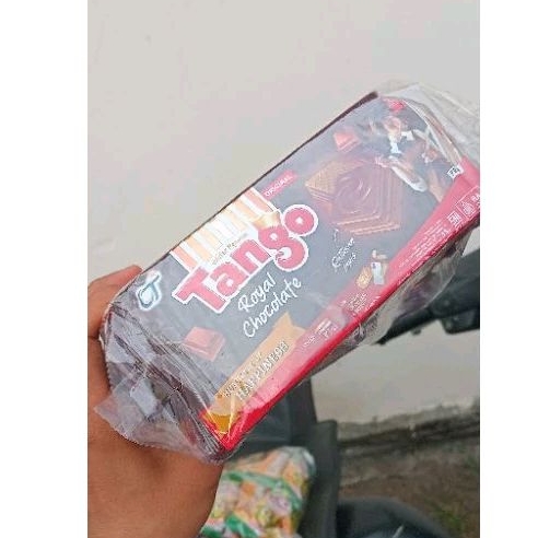 

Wafer Tango x jkt48 terbaru Rasa Coklat isi 10 pcs bonus 4 pcs