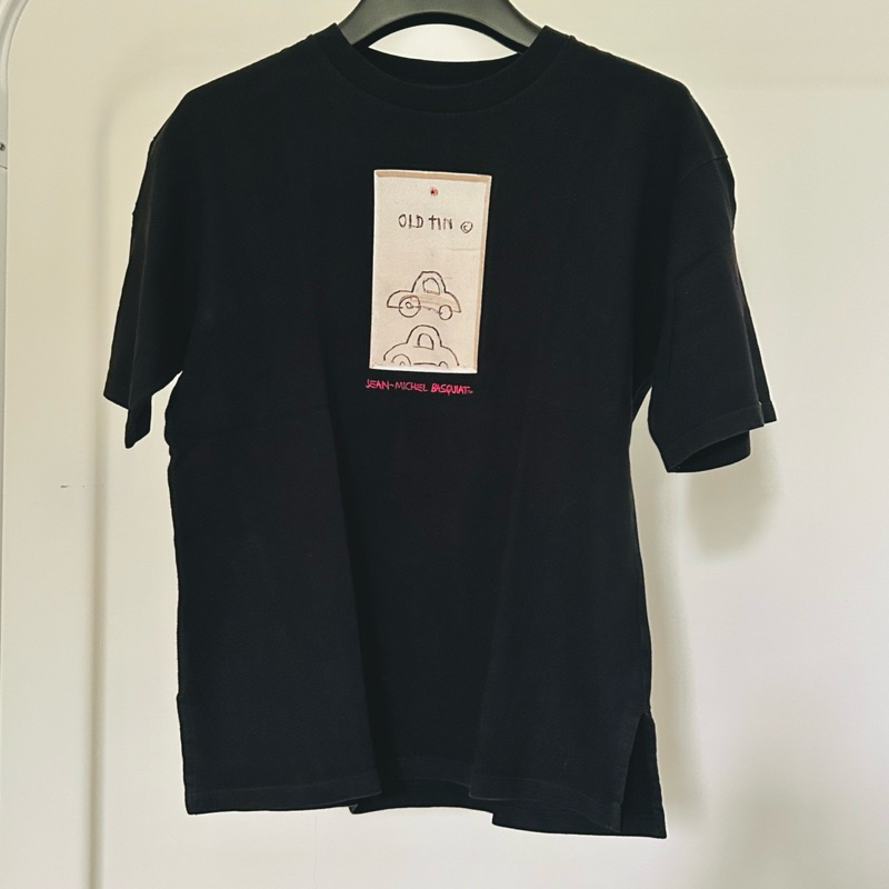[PRELOVED] Uniqlo x Jean Michel Basquiat Old Tin Black Oversized Top Women