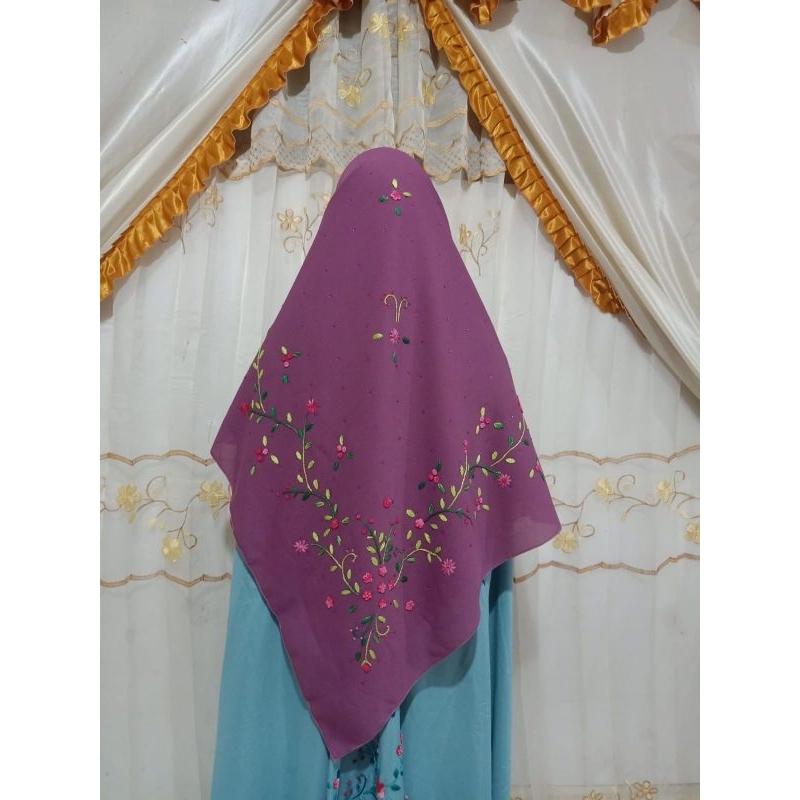 Jilbab Syar'i Sulam Timbul - Bahan Dasar Jilbab Diamond - 130 x 130 - Motif Bunga Melati 1