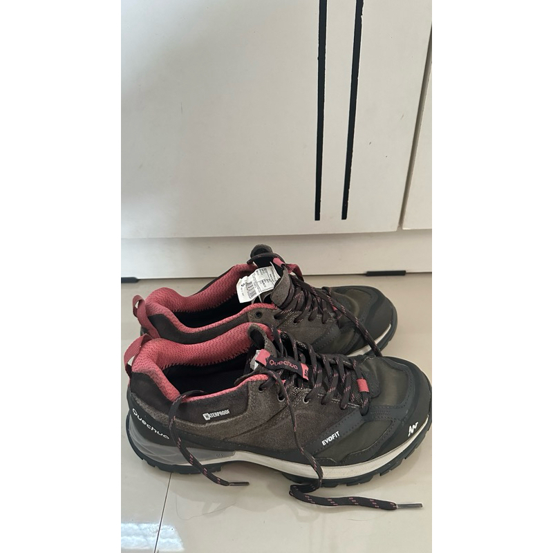 [Second Ori] DECATHLON QUECHUA Sepatu Hiking Pegunungan Wanita Waterproof MH500 - pink/abu-abu - 861