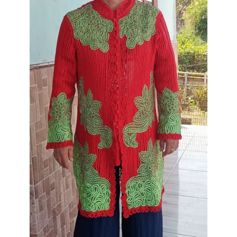 Baju sulam usus lampung