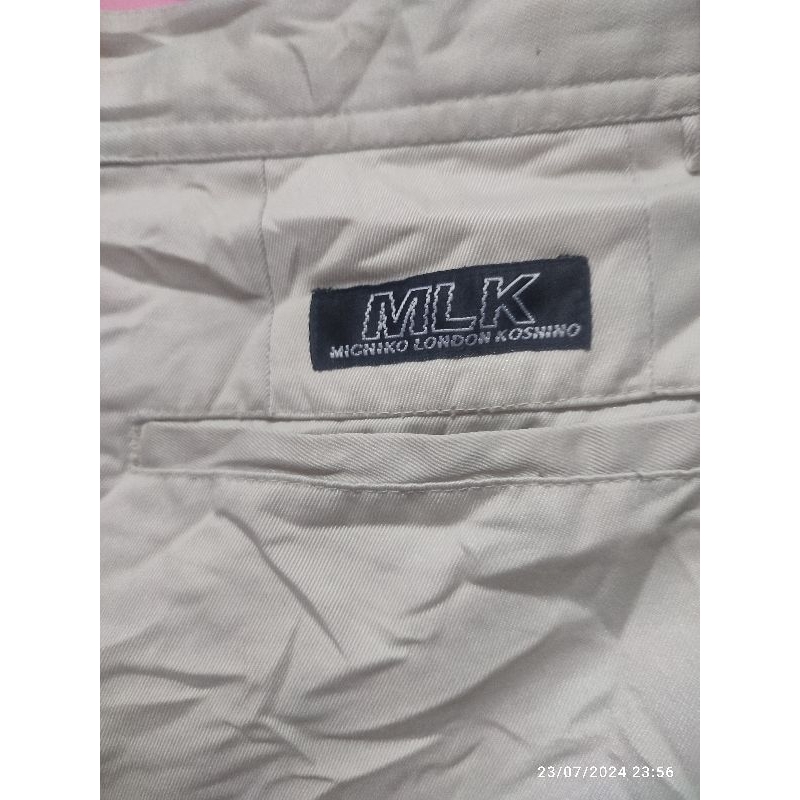 Celana pendek Michiko London koshinoBahan chinos Size celana 33 - 34