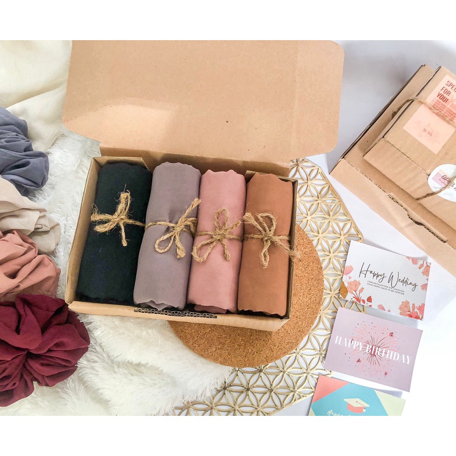 

Potongan A HAMPERS HIJAB BELLA SQUAREGIFT BOXWEDDINGBIRTHDAYGRADUATIONKADOHADIAH