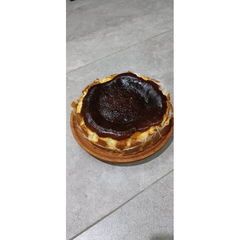 

Burnt Basque cheesecake size 16cm