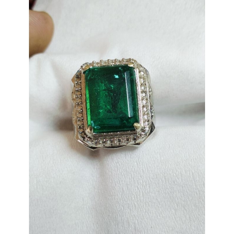 cincin batu jambrut Rusia