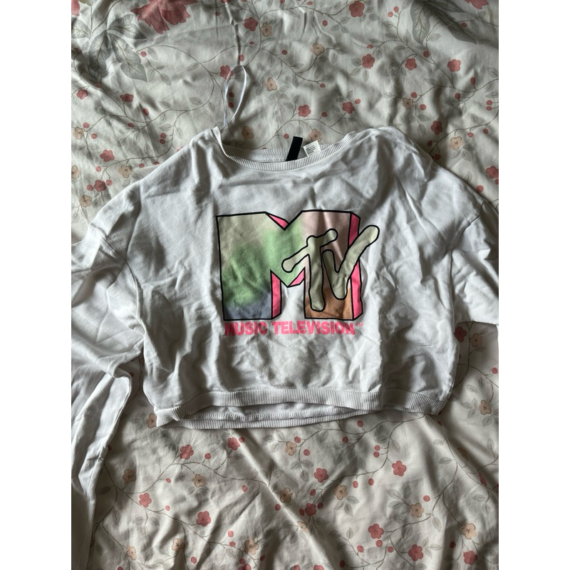 cropped hnm shirt MTV putih