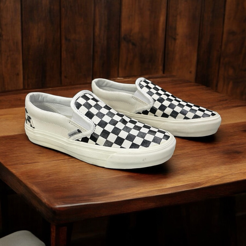 Sepatu brand lokal Twizey Slipon checkerboard keren pria wanita casual