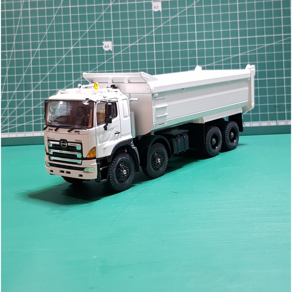 Hino 700 dump truck 8x8 diecast 1 43 loose