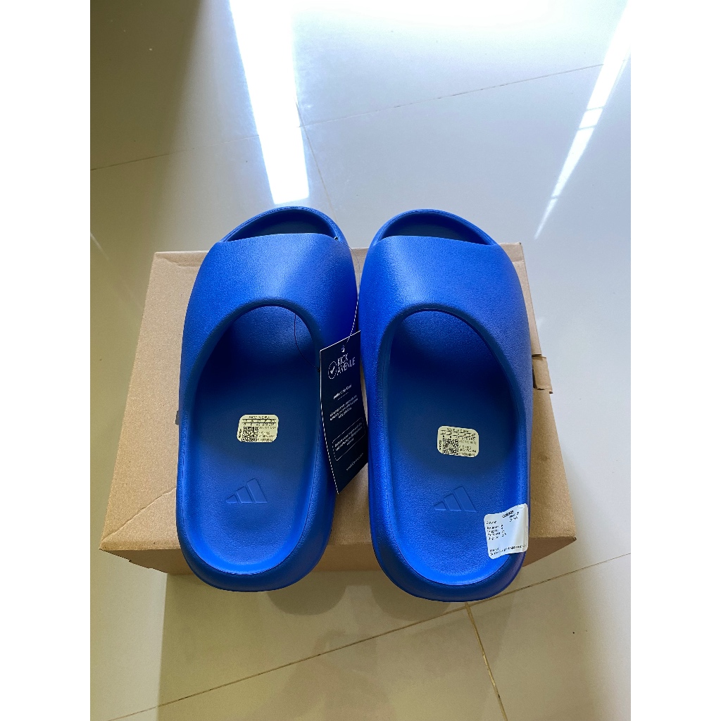 ADIDAS - YEEZY SLIDE