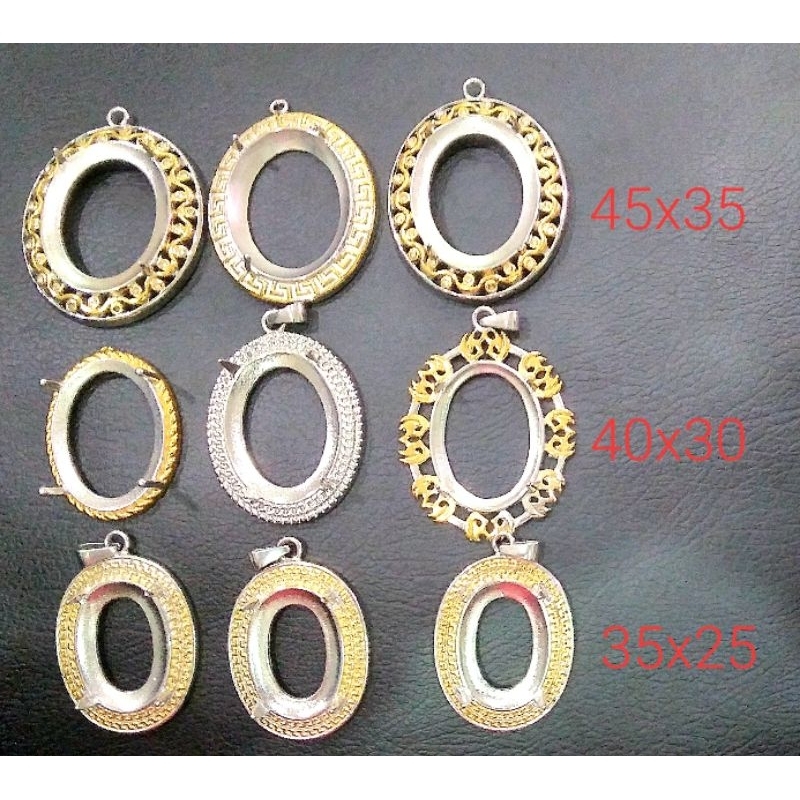 Liontin batu titanium