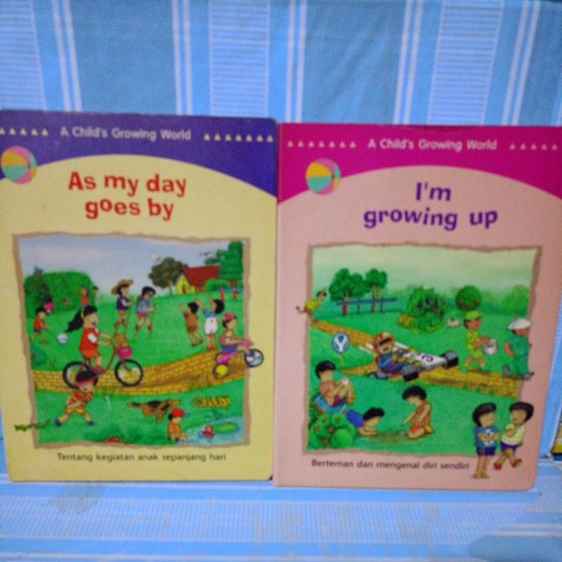 Paket 2 buku A Child Growing World ( as my day goes by dan I'm growing up)