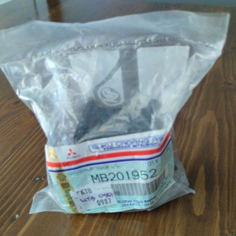 DUDUKAN VERSENELENG / TRANSMISSION MOUNTING MITSUBISHII RAGASA ORI MB201952#KTB0987