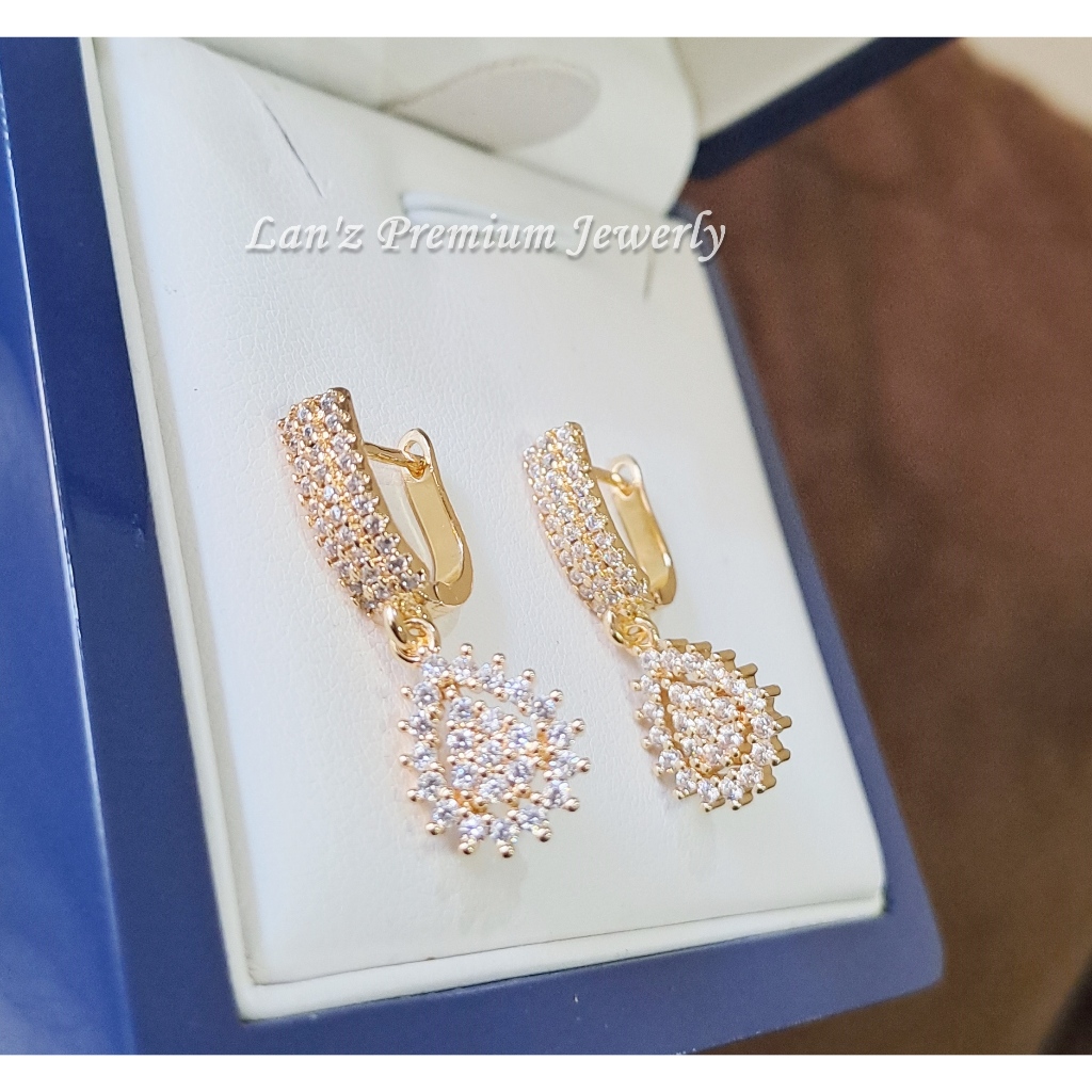 Anting Wanita Vinka Medan Kristal Berlian Titanium Emas 22K