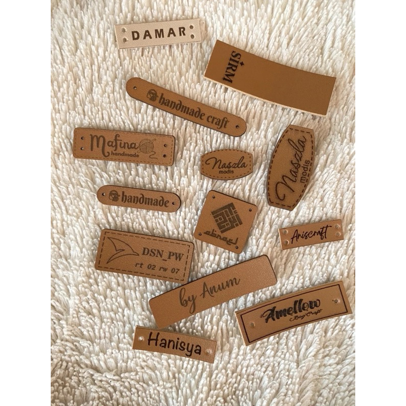 

CUSTOM label kulit sintetis uk 1x(maksimal 6cm)