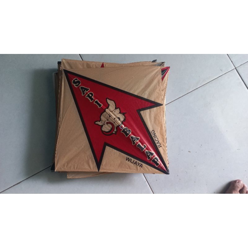 Layangan sukoi sapi balap