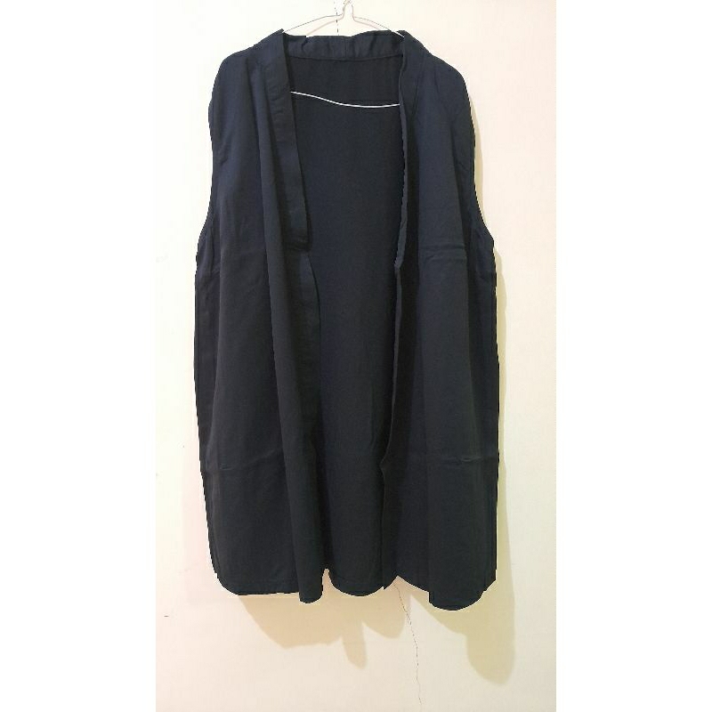 Cardigan Hitam Tanpa Lengan Second