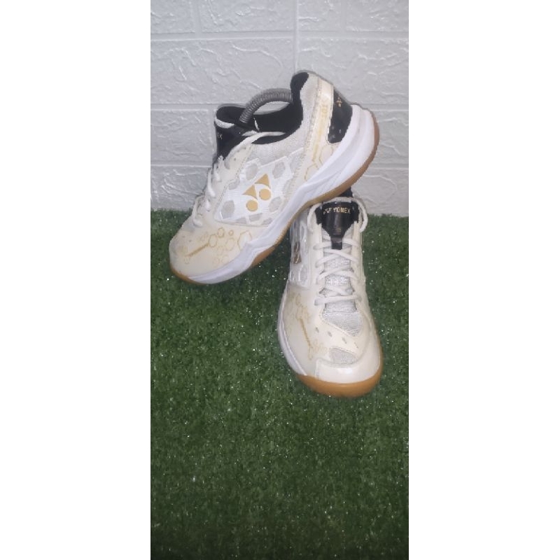 Yonex Power Cushion SHB 101