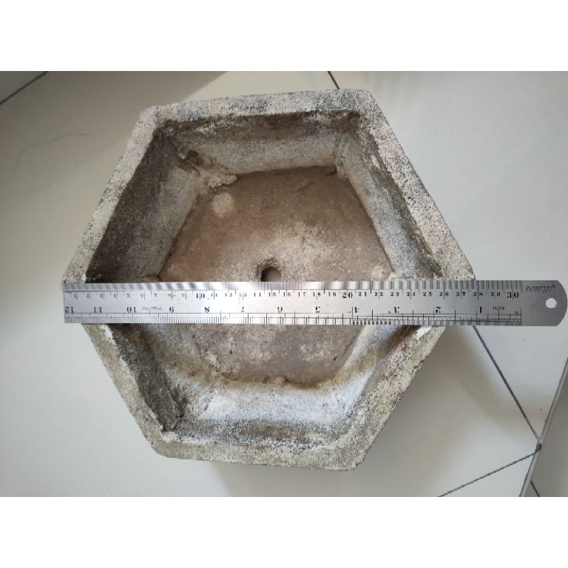 Pot bunga bekas segi enam