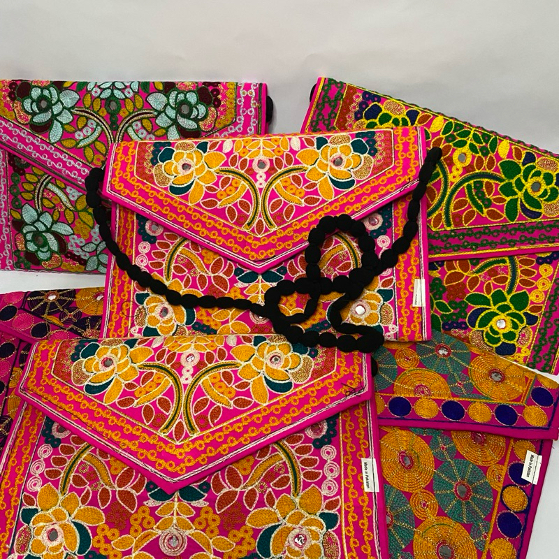 Tas Selempang/Tas Laptop kecil made in Pakistan motif ethnic 30x21cm