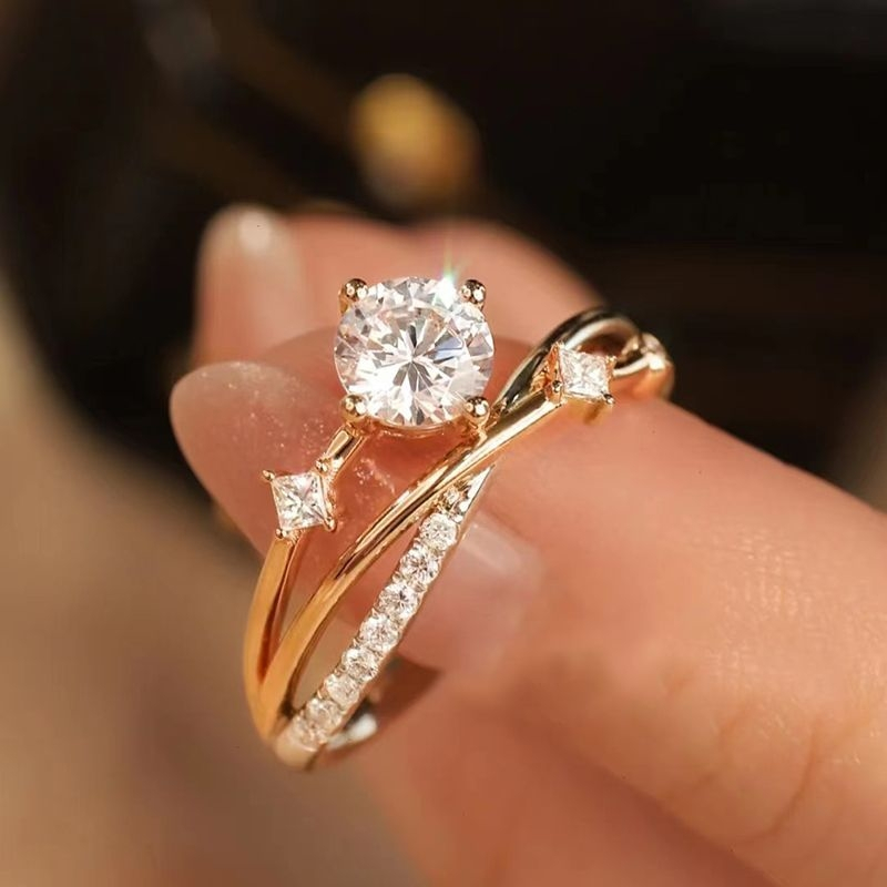 Cincin Couple Tunangan Emas Muda Titanium Wanita Berlian Elegan Kotak Hadiah Ulang Tahun Hadiah