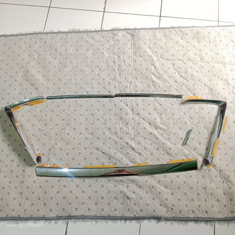 list lis grill depan bemper daihatsu sigra set 6pcs original