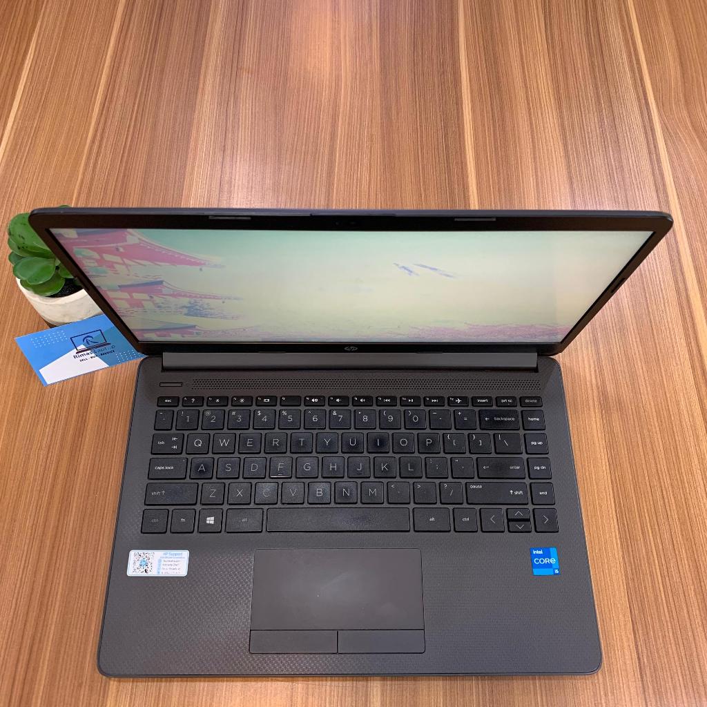 HP INTEL CORE I5 GEN 11 RAM 8GB SSD 512GB BEKAS SECOND