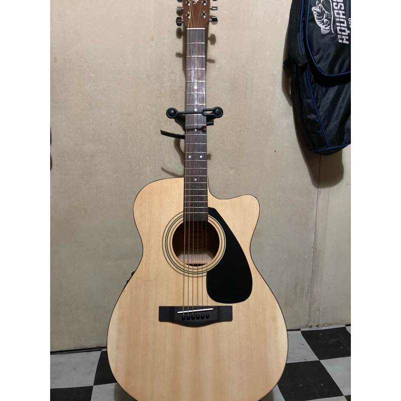 Gitar akustik elektrik yamaha