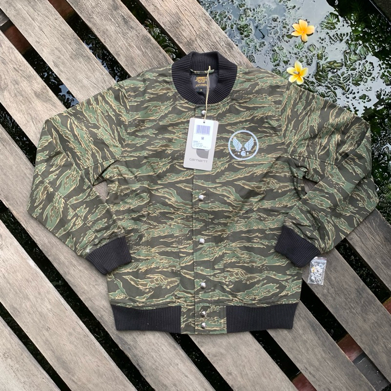Carhartt Loop Emblem Jacket Camo (BNWT)