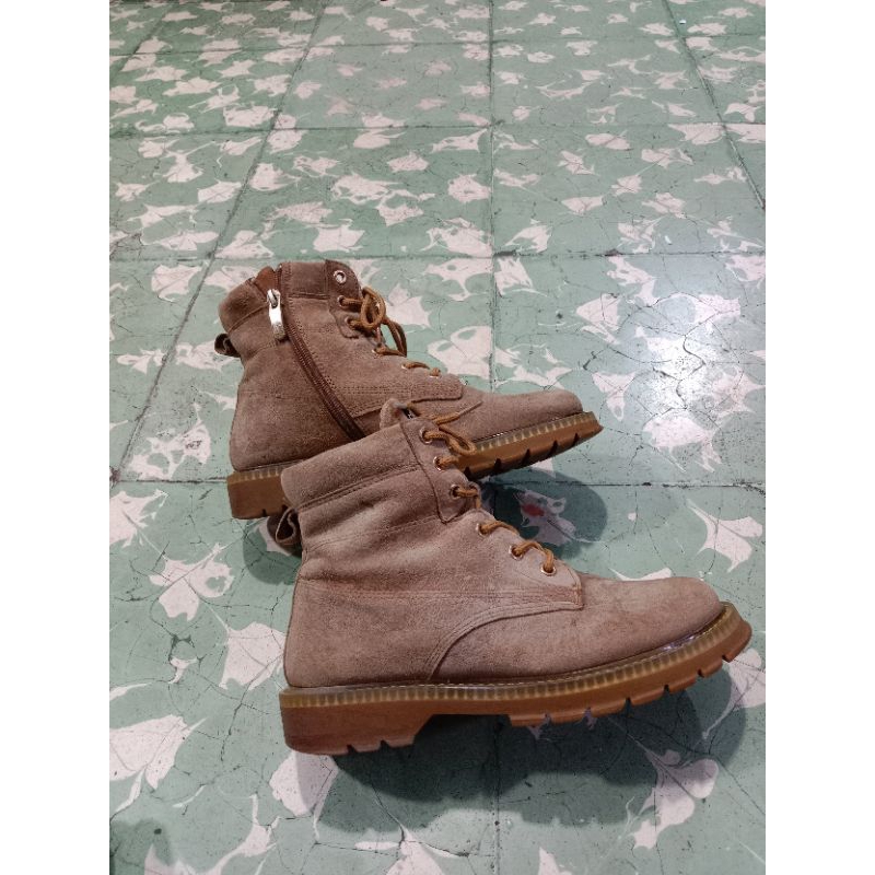 Sepatu Booth Wanita Yearcon Second(38)