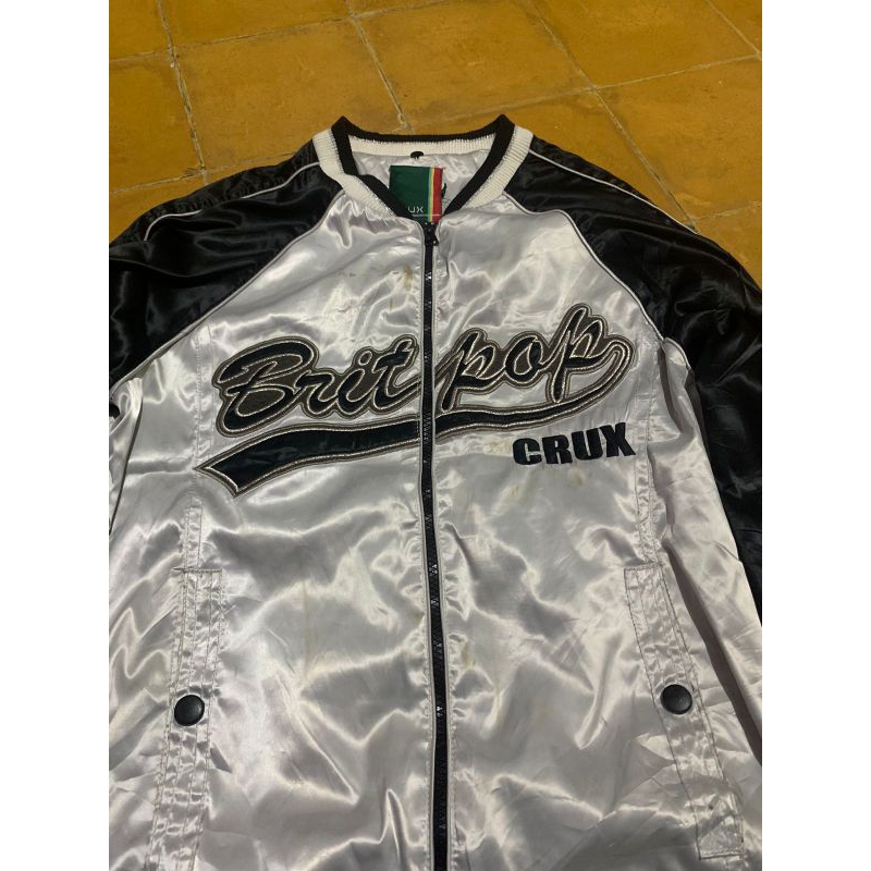 varsity crux bahan satin