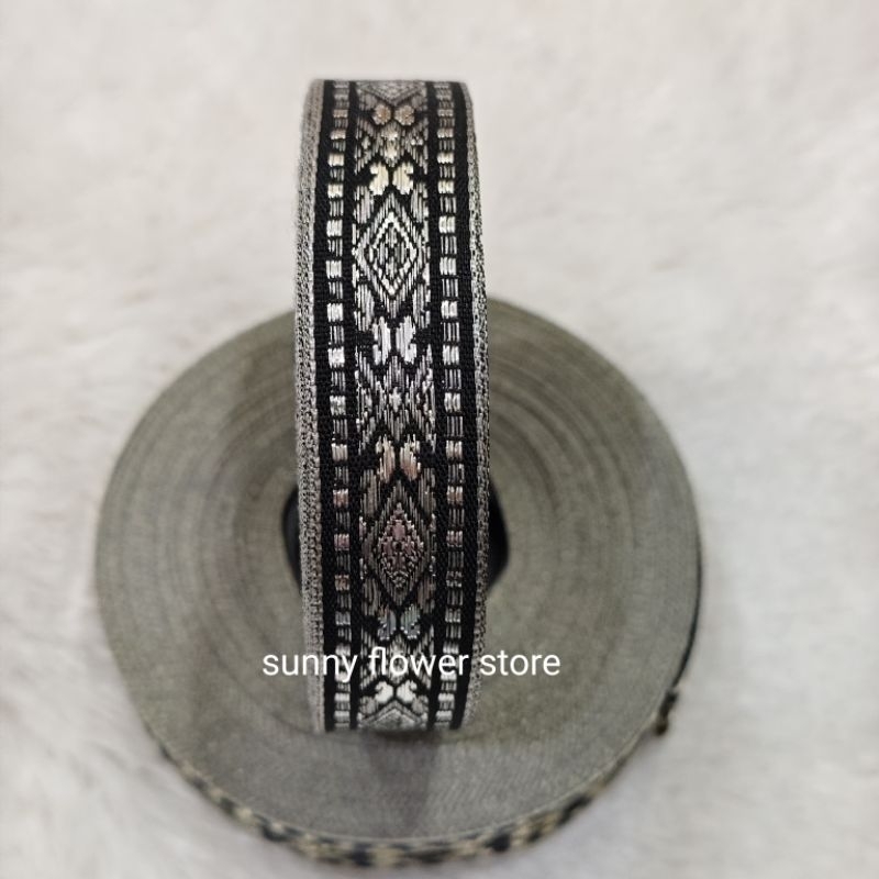 per roll /pita gamis/ renda india/ renda dubai /pita bordir lebar 2cm isi 17 yard(15 meter)