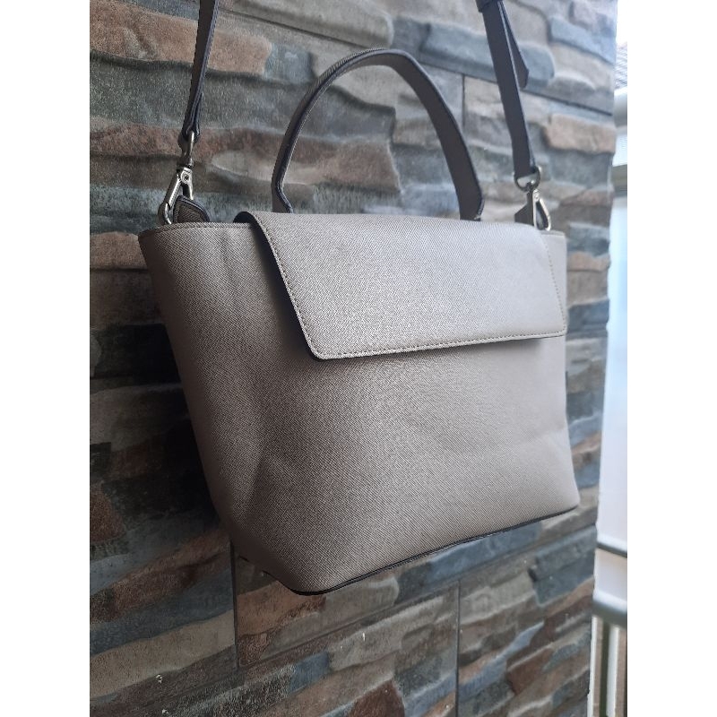 Tenteng/Slingbag Krem VINCIS BENCH - TAS PRELOVED
